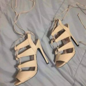 Qupiol nude heels size 6
